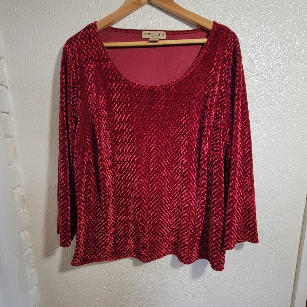 Notations Woman's Plus Diamond Textured Trellis Velvet Top sz 2X Red